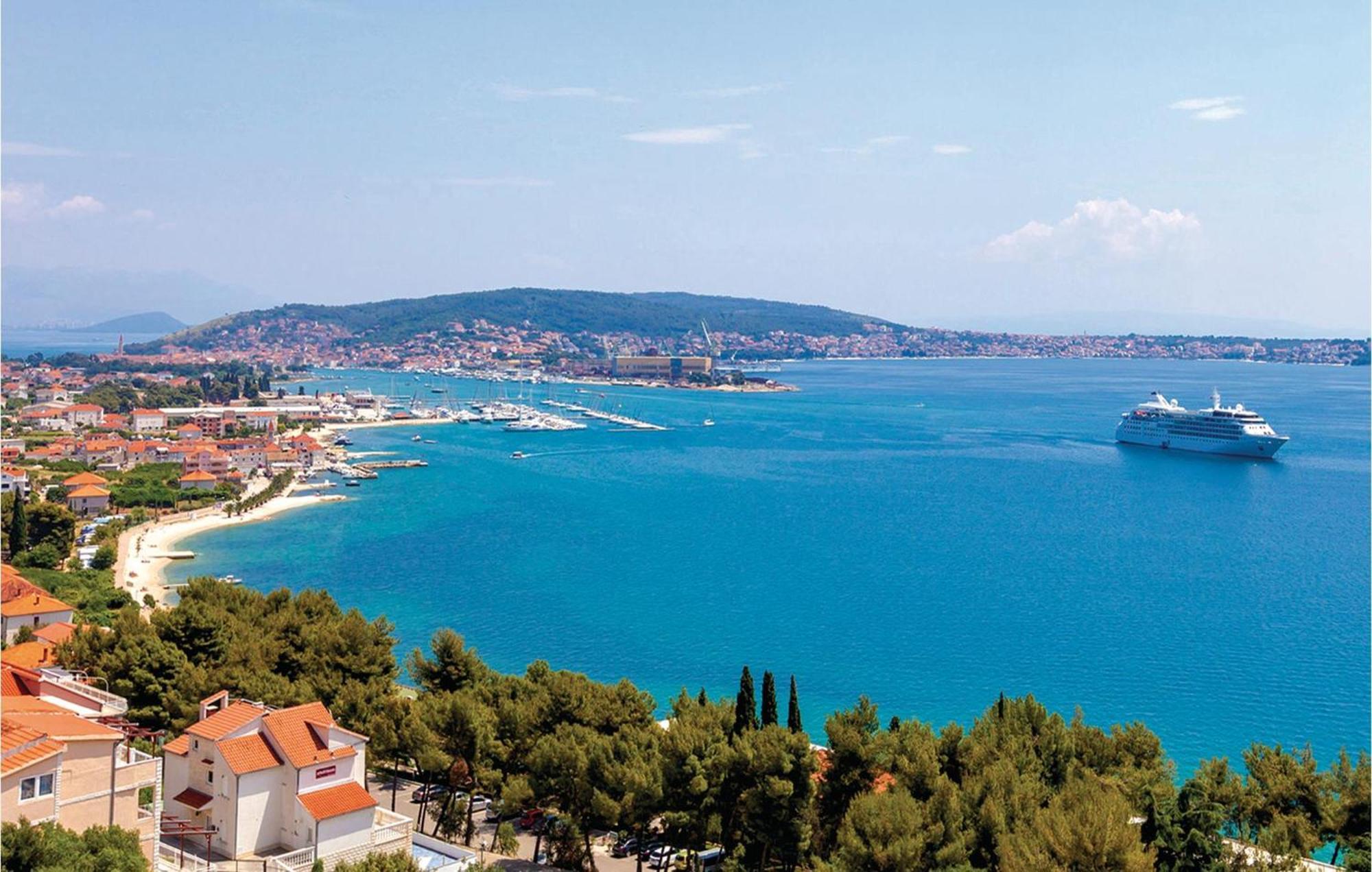Apartment Near The Sea Kastela Exterior photo